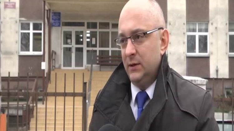 falszywy_policjant_oszukal_77_latke.mp4