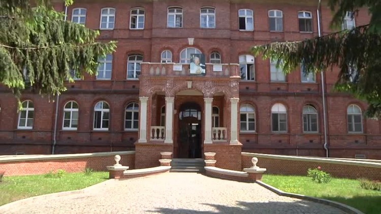 miasto_przejmuje_dlugi_szpitala.mp4
