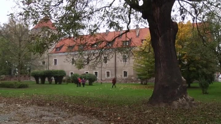 paslek_tunel_magnesem_na_turystow.mp4