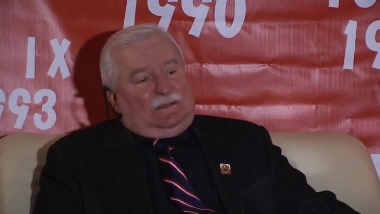 lech_walesa_rozmawial_o_demokracji.mp4
