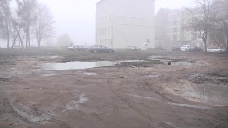 powstanie_garazowiec_na_starowce.mp4