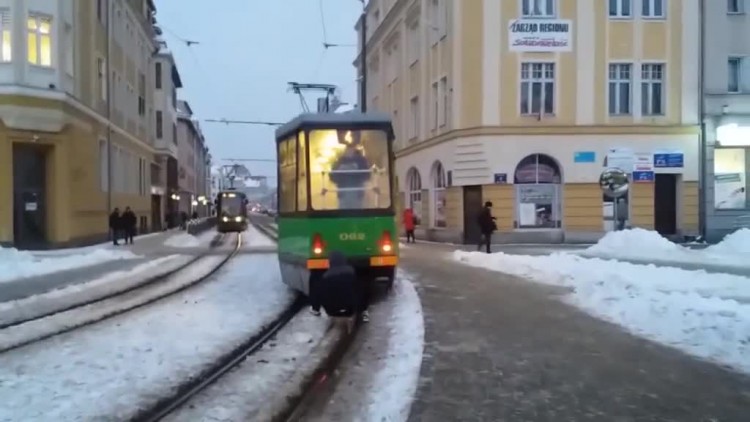 szok_elblazanin_kulig_za_tramwajem.mp4