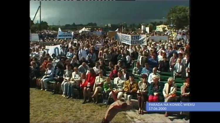 retro_parada_na_koniec_wieku_cz1_rozpoczecie.mp4
