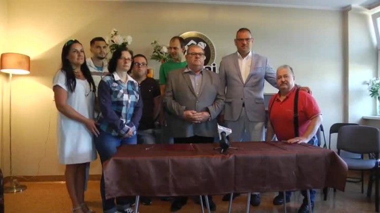 dla_nich_ograniczenia_nie_istnieja.mp4
