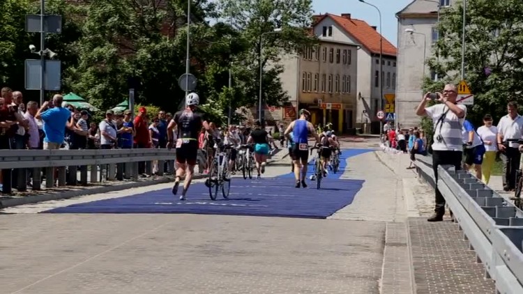 triathlonisci_opanowali_elblag.mp4