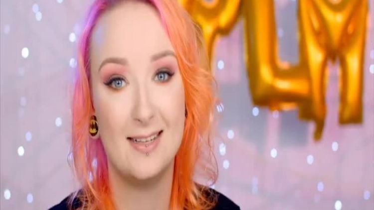flesz_red_lipstick_monstar_pomaga_elblaskiemu_domowi_dziecka.mp4