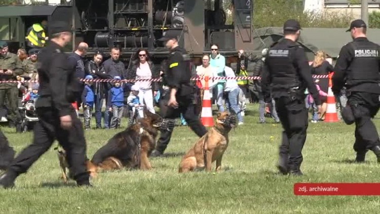 zobacz_jak_wyglada_praca_policjanta.mp4