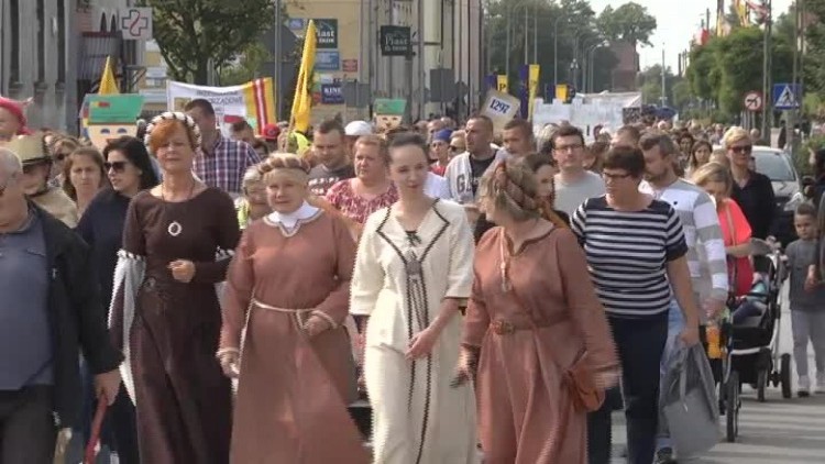 paslek_historyczna_podroz_w_czasie.mp4