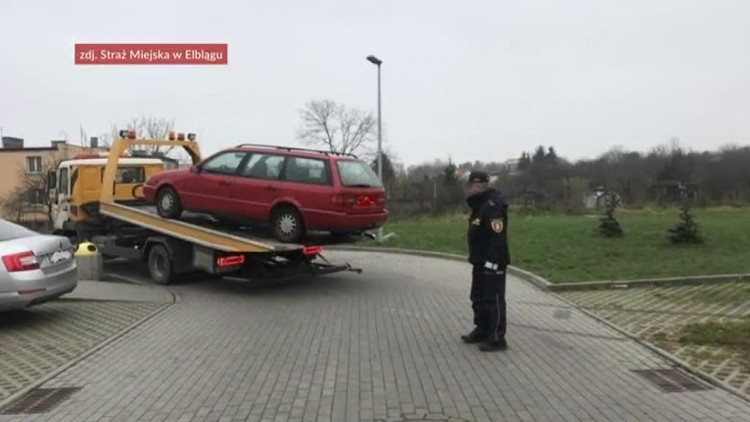 porzucane_auta_blokuja_elblaskie_parkingi.mp4