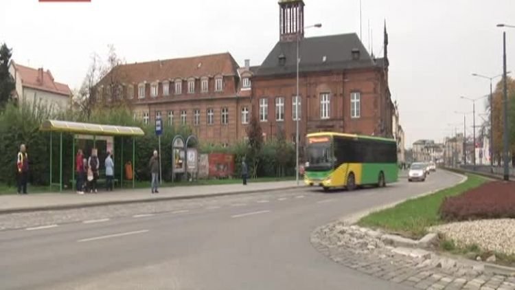 komunikacja_miejska_w_majowke.mp4