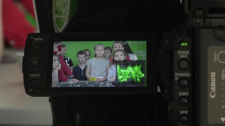 uczniowie_sp_19_poznali_tajniki_pracy_w_telewizji.mp4