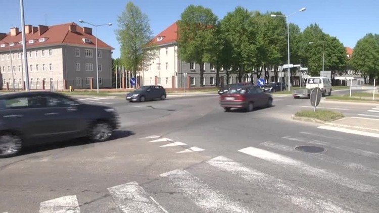 ruch_okrezny_zamiast_skrzyzowania.mp4