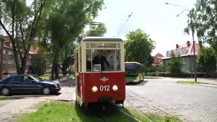 konstal_5n_wyjedzie_na_tory.mp4