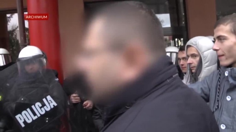 za_zniewazenie_prokuratorow_odpowie_w_elblagu.mp4