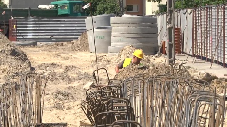 trwa_remont_targowiska.mp4