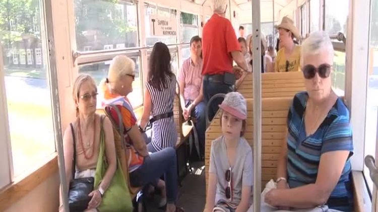 konstal_5n_czeka_na_pasarzerow.mp4