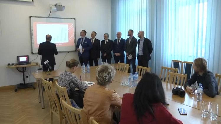 radni_pis_zablokowali_pozniejsza_sprawe_kredytow.mp4
