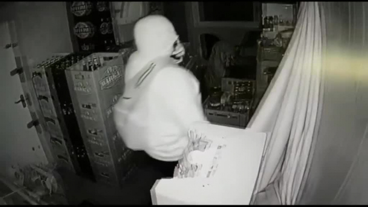 policja_zatrzymala_wlamywacza_ynlhns0fq9co0o_.mp4