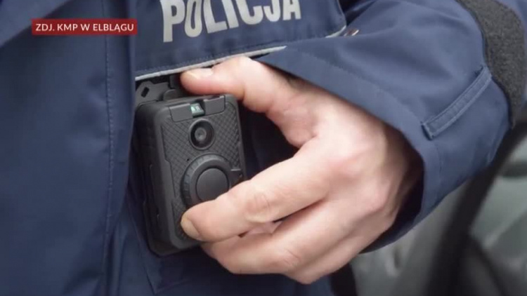 policjanci_wyposazeni_w_kamery_ynlhns0fq9co0o_.mp4
