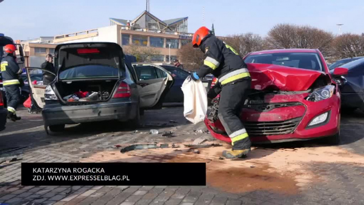 wjechal_na_parking_i_uderzyl_4_samochody.mp4
