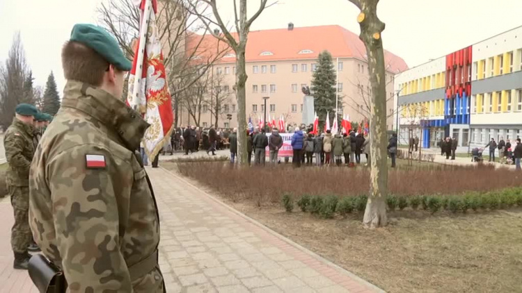 utrudnienia_w_ruchu_w_zwiazku_z_uroczystosciami_na_grota_roweckiego.mp4