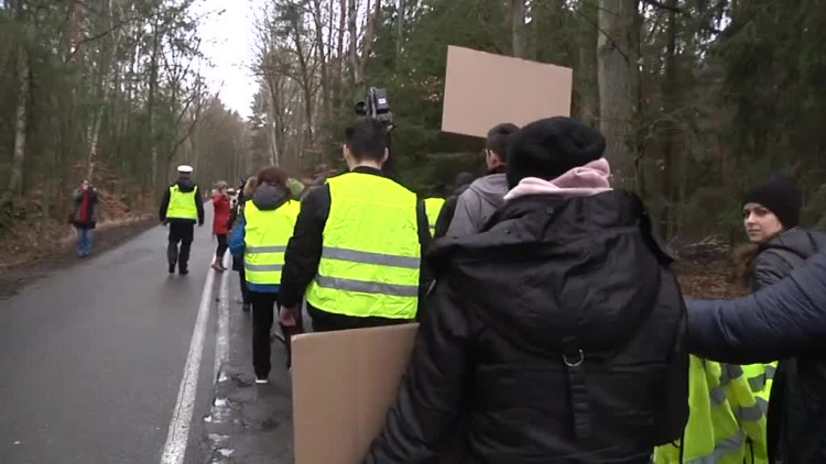 oboz_dla_mierzei_wislanej_protestuje_przeciwko_przekopowi.mp4