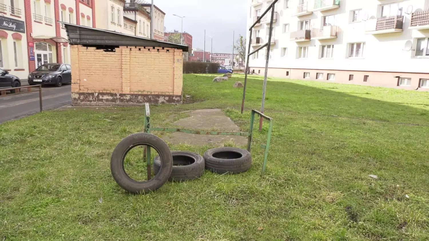 nie-wyrzucaj-opon-na-smietnik.mp4