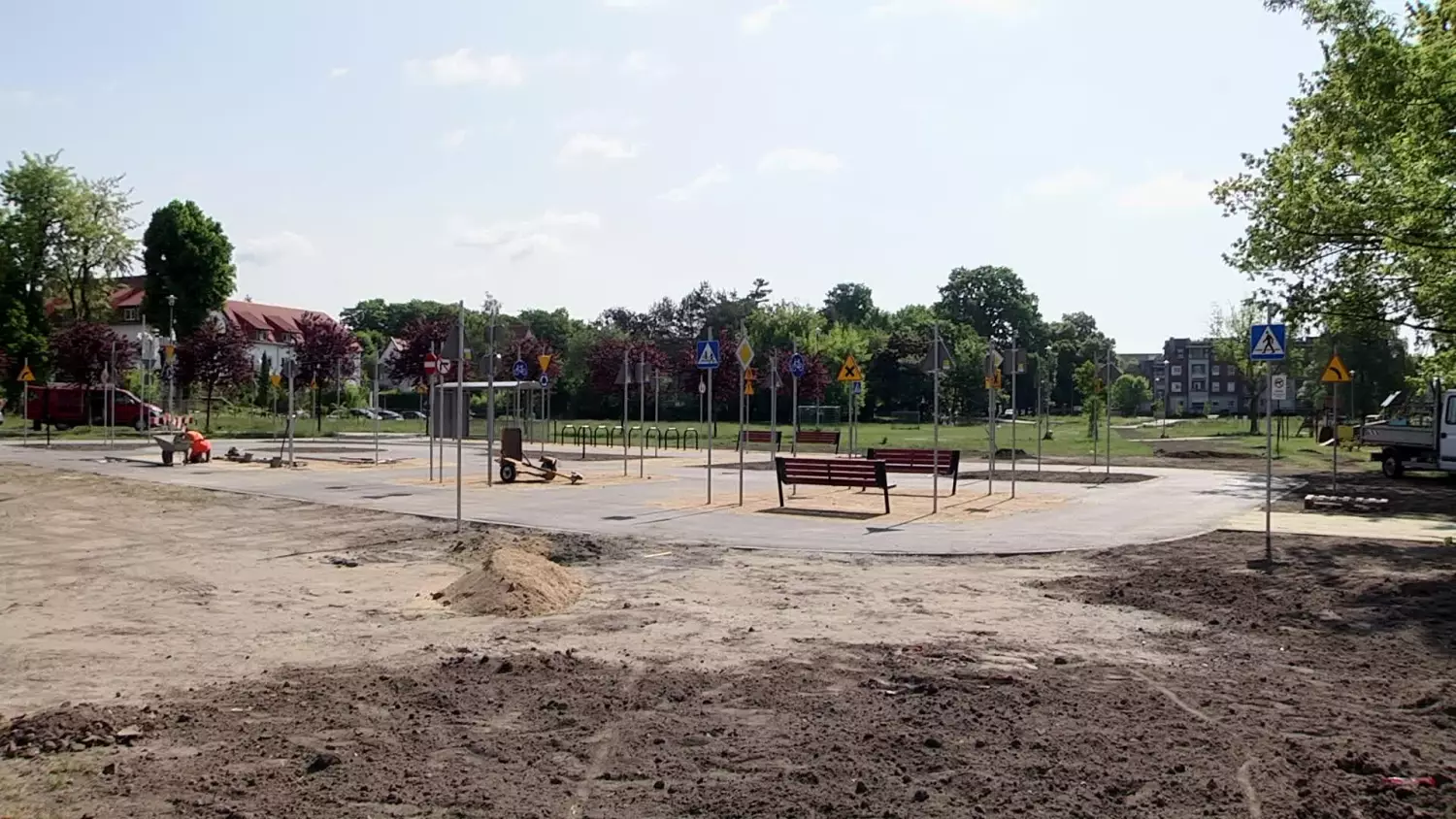 bez-komentarza-prace-mod-park-nieczuja-ostrowskiego.mp4