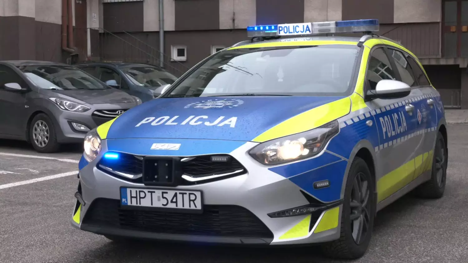 policja-nowy-radiowoz.mp4
