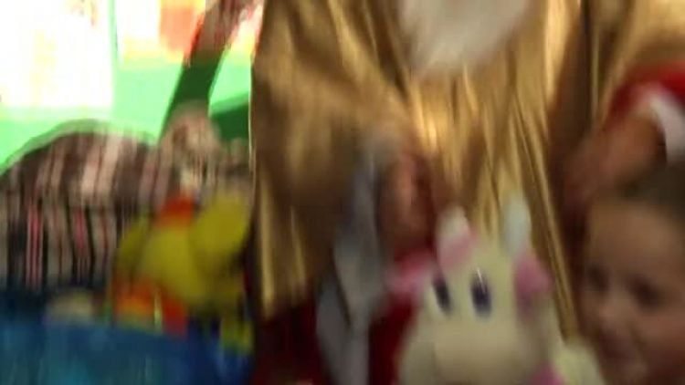 flesz_mikolaj_odwiedzil_szpital.mp4